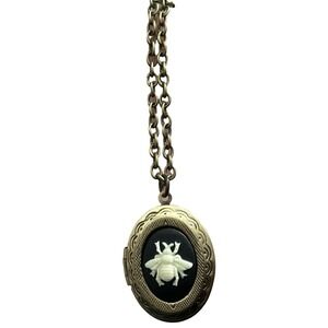 Vintage Style Bee Cameo Locket Necklace Photo Jewelry